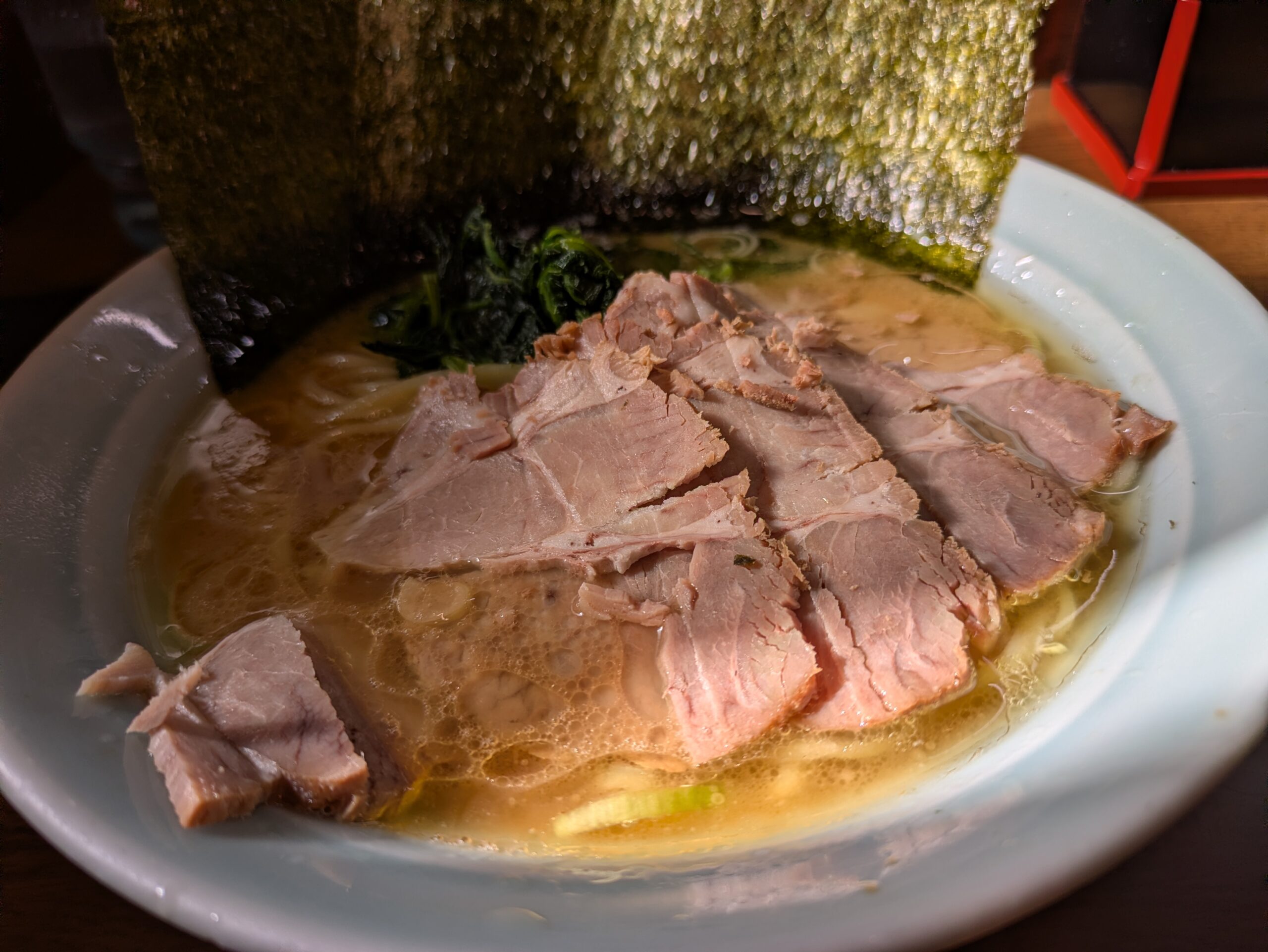 横浜家系ラーメン日本一の名店」【寿々㐂家】の「チャーシューメン並