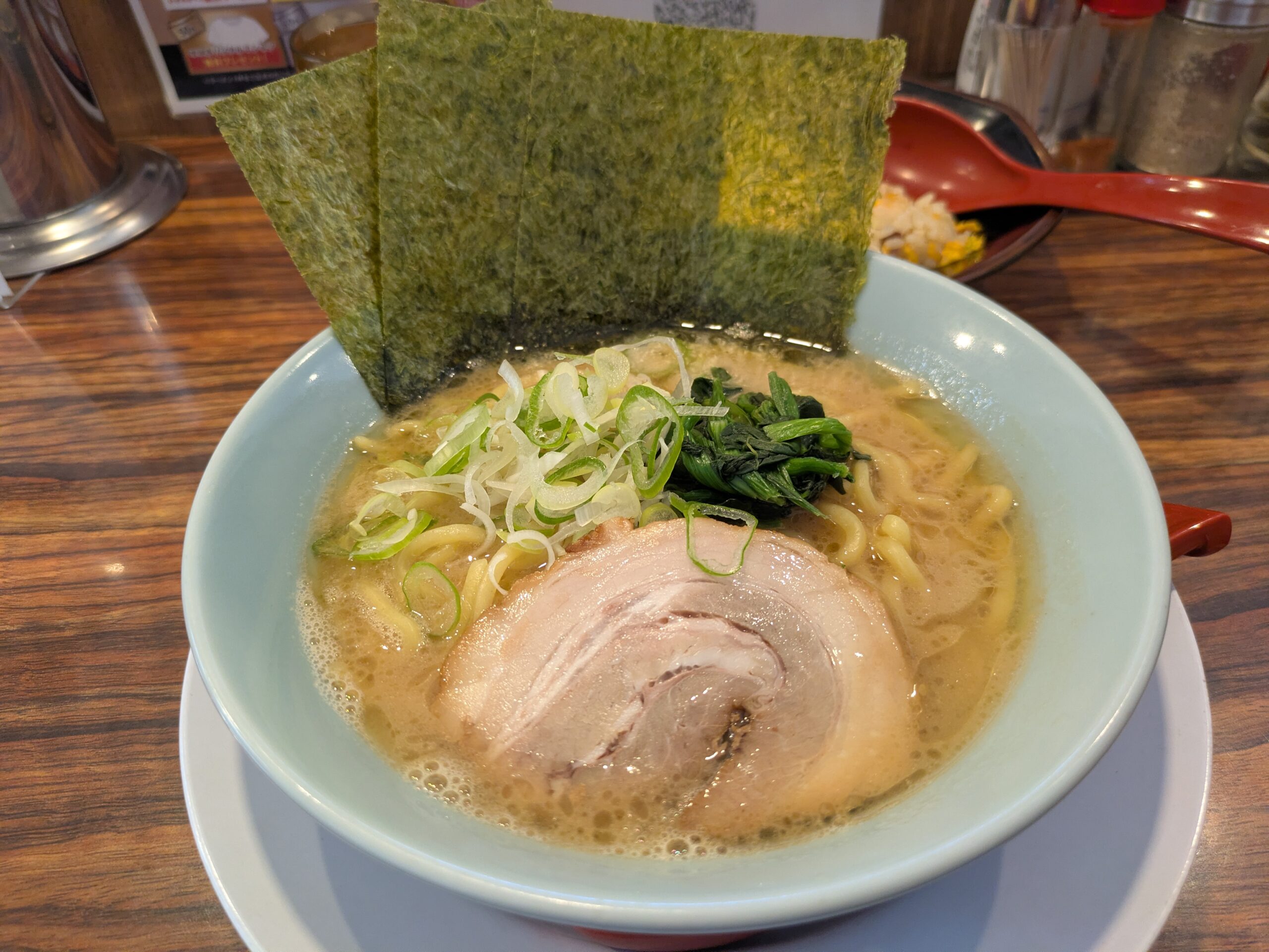 資本系家系ラーメン店」と「本格店炊き家系ラーメン店」の徹底品質比較